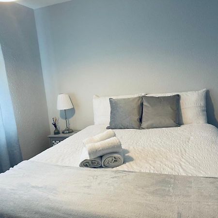 אלמונדסברי II Comfortable Room, Shared House מראה חיצוני תמונה