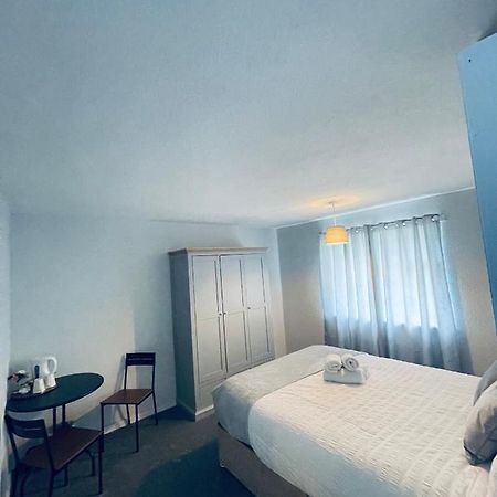 אלמונדסברי II Comfortable Room, Shared House מראה חיצוני תמונה
