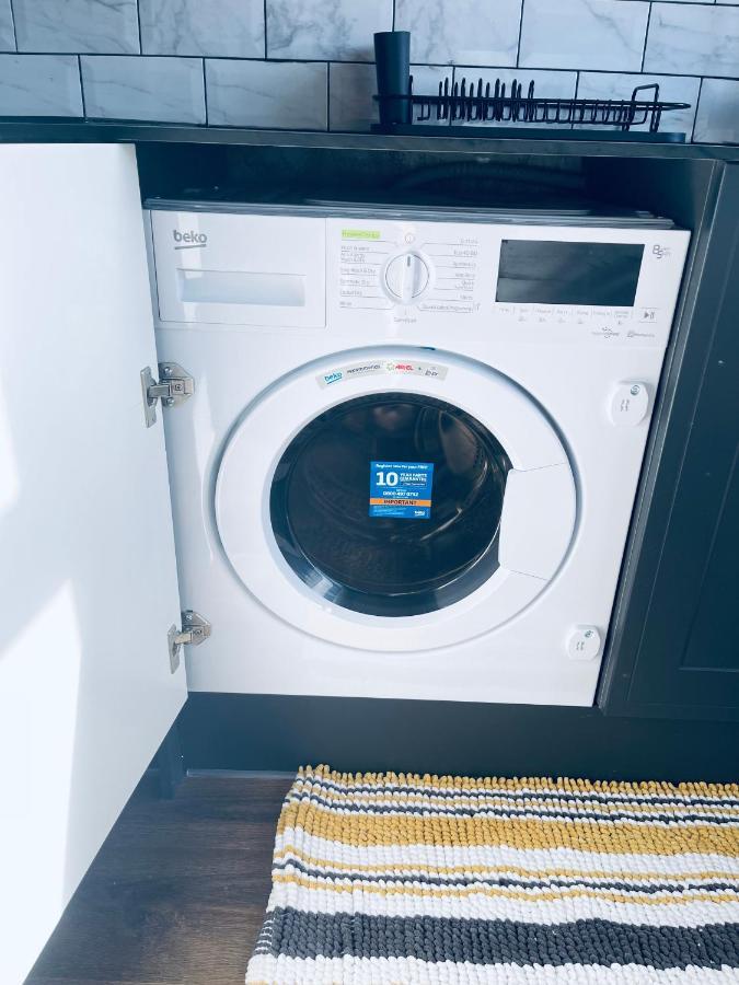 אלמונדסברי II Comfortable Room, Shared House מראה חיצוני תמונה
