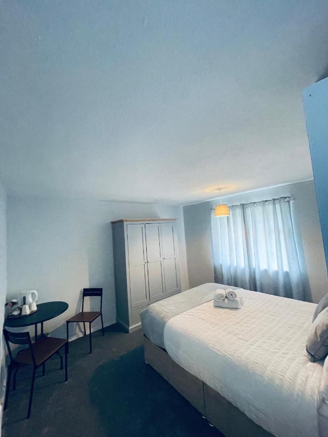 אלמונדסברי II Comfortable Room, Shared House מראה חיצוני תמונה