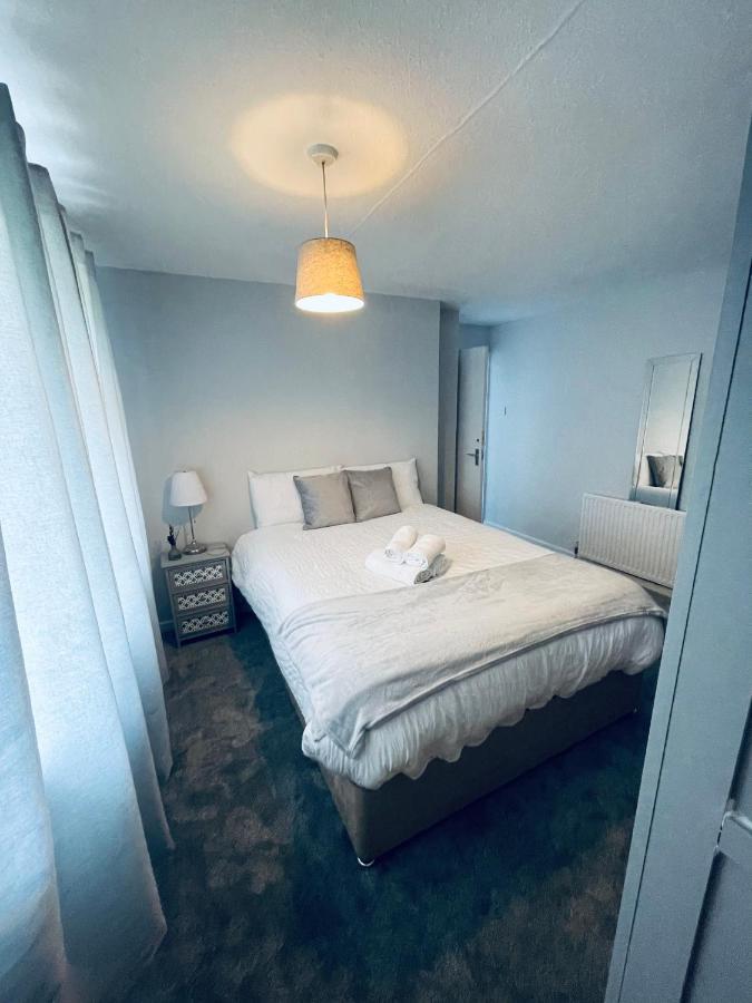 אלמונדסברי II Comfortable Room, Shared House מראה חיצוני תמונה