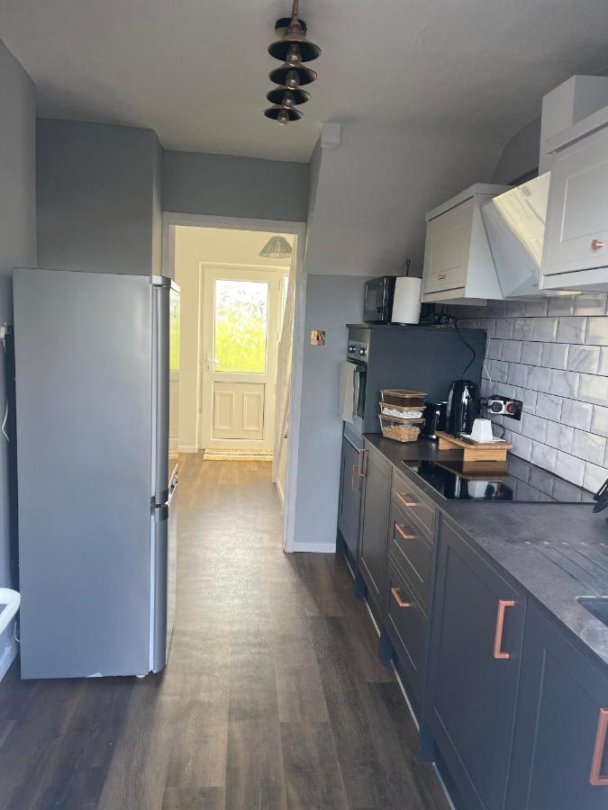 אלמונדסברי II Comfortable Room, Shared House מראה חיצוני תמונה
